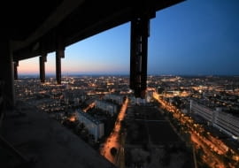 Widok na Wrocław z 32 pietra budowy wieżowca Sky Tower