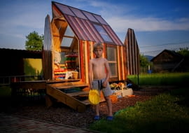 Domek w ogrodzie - zrealizowane marzenie syna