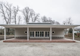 Siedziba Dolnośląskiej Okręgowej Izby Architektów RP we Wrocławiu. Mieście się w zrewitalizowanym przedszkolu na osiedlu WUWA.