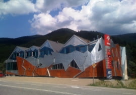 makabryła, stacja benzynowa, dekonstruktywizm, restauracja, hotel