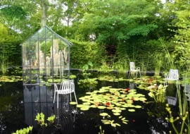 Ogród pokazowy w Chaumont - ogród z oryginalną podłogą, którą stanowi tafla wody. Ogród ten nazwano Anielskimi Włosami - od potocznej nazwy oplątwy