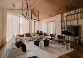 Podmiejski dom z wnętrzami projektu STUDIO. ORGANIC