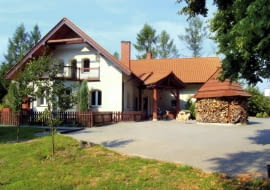 Dom pod osłoną lasu