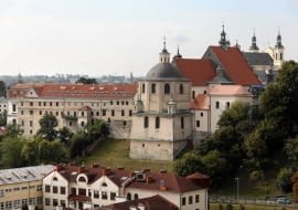 22.09.2016 Lublin . Widok na miasto z tarasu widokowago wiezy zamkowej . n/z widok na klasztor oo Dominikanow . Fot. Jakub Orzechowski / Agencja Gazeta SLOWA KLUCZOWE: miasto lublin panorama miasta baszta zamek lubelski donzon taras widokowy budynek budynki zabudowa zabudowania starowka stare miasto kamienica kamienice dach dachy kolorowo kolorowe dominikanie klasztor klasztor dominikanow zabytek zabytkowy