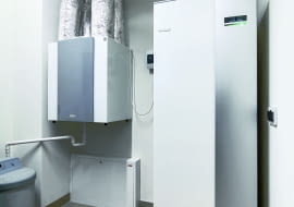 Pomieszczenie kotłowni  z urządzeniami grzewczymi