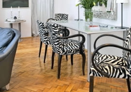 UWAGA ! PONOWNA PUBLIKACJA WYLACZNIE ZA ZGODA WLASCICIELI KRAKOW , MIESZKANIE , WNETRZA , POKOJ DZIENNY , MEBLE STYLIZACJA ANETA KOSIBA FOT. MARCIN URBAN PUBLIKACJA CZTERY KATY NR 9 (239) - 9 2011