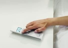 Urządzenia objęte inteligentnym systemem zdalnej obsługi io-homecontrol mogą być sterowane pilotem trzymanym w dłoni lub zamontowanym na ścianie