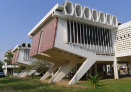 Instytut Języków Obcych, Uniwersytet Królewski w Phnom Penh, autor: Vann Molyvann