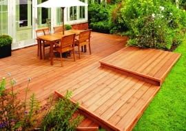 Wierzchnią warstwę ochronną można wykonać impregnatem barwnym lub z dodatkiem wosku (tworzy dodatkową barierę dla wody), albo lazurą (lakierobejcą), która barwi drewno i zabezpiecza jego powierzchnię, pozostawiając przy tym widoczny rysunek słoi.