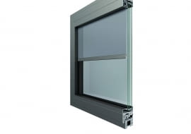 Okno z ukrytą osłoną przeciwsłoneczną