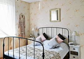 21.08.2014 , Warszawa , wnetrza , sypialnia , sesja dla: Cztery Katy , stylizacja Beata Drzewosowska . Fot. Michal Mutor SLOWA KLUCZOWE: WNETRZA DEKORACJE