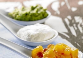 17.01.2008 SOSY : PESTO Z RZEZUCHY , CHRZAN KREMOWY I CHUTNEY Z MANGO KUCHNIA WIELKANOC STYLIZACJA MARIA SZKOP FOT. AGATA JAKUBOWSKA / AGENCJA GAZETA PUBLIKACJA KUCHNIA NR 3 (157) - 3 2008