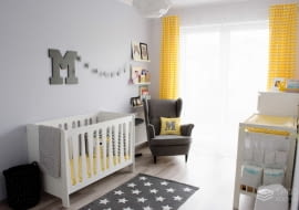 Żółto-szary pokoik dziecięcy