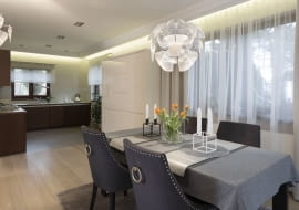 Minimalizm z nutą glamour w domu we Włocławku