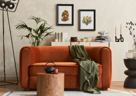 Stolik kawowy w salonie.