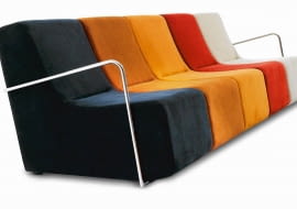 <B>W sklepach pojawiły się meble, naczynia i dodatki, które można składać jak puzzle, decydując o ich wielkości, a czasem i kształcie. Zachęcamy do ich kupienia, bo takie przedmioty zwykle łączą funkcję praktyczną z intrygującym designem.</B> <BR />Kanapa modułowa, obicie z tkaniny - 8214 zł, Mesmetric.