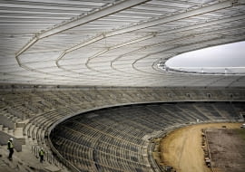 07.12.2015 Chorzow . Budowa dachu Stadionu Slaskiego - widok z dolu i od gory . Fot. Grzegorz Celejewski / Agencja Gazeta
