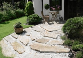 27.06.2008 WARSZAWA PYRY UL. MARYLI 16 - OGROD DO MIESIECZNIKA OGRODY FOT. ADAM KOZAK / AGENCJA GAZETA