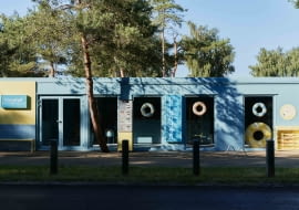 Summer Club hlonda6 w Chałupach: pop-up w formie artystycznej instalacji