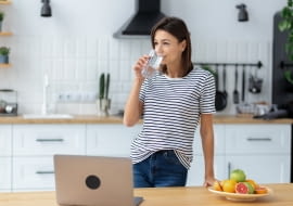 Filtr AquaTap zapewnia smaczną i czystą wodę do picia prosto z kranu.