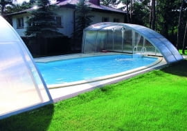 Przykrycia i zadaszenia. Osłony do basenu: zadaszenie z płyt poliwęglanowych.