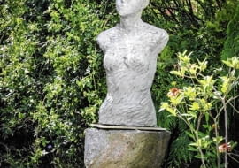 14.07.2012 , Serock , rzezby i doniczki ogrodowe wykonanie Agata Suchorzebrska dla miesiecznika " Magnolia " Fot Wojciech Surdziel / wosu.pl SLOWA KLUCZOWE: OGROD OGRODY MAGNOLIA OGROD OGRODY MAGNOLIA RZEZBA OGRODOWA REKODZIELO