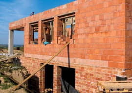 budowa domu, ściany zewnętrzne, materiały budowlane