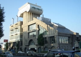 M2 Building w Tokio. Proj. Kengo Kuma