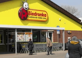 18.03.2016 Krakow . Osiedla Strusia 23 . Sklep Biedronka . Fot. Kuba Ociepa / Agencja Gazeta SLOWA KLUCZOWE: spozywczy budynek dyskont dycount /FR/