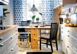 Miejsce do jedzenia w kuchni., aranżacja kuchni, stół do kuchni