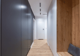 Szafy z siedziskiem w przedpokoju