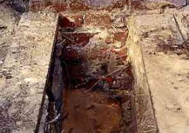 Podczas wykonywania wykopów pod fundamenty ganku okazało się, że dom kończy się 40 cm poniżej terenu