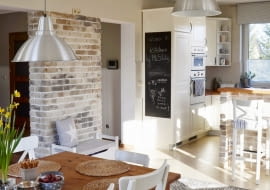 Kuchnia z jadalnią w stylu skandynawskim, meble kuchenne