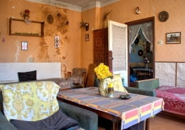 Opuszczona kamienica w centrum Łodzi. Co tam się stało?