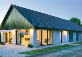 Stodom(a) - nowoczesny dom w Wadowicach zaprojektowany na wzór tradycyjnej stodoły