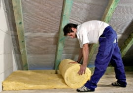 W domu z nieużytkowym poddaszem warto ocieplić strop nad ostatnią kondygnacją mieszkalną