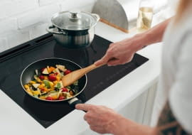 Gotowanie na płycie indukcyjnej czy gazowej? Porównanie kosztów