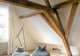 <B>Fotele, foteliki i pufy przybierają czasem tak niezwykłą postać, że tylko stać i podziwiać. Bo usiąść na nich po prostu szkoda...</B> <BR />Slumber, pufy, proj. Aleksandra Gaca, Casalis.