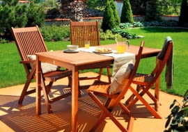 OGROD - TARAS , MEBLE OGRODOWE STYLIZACJA MAGDA OLSZEWSKA FOT. RADOSLAW WOJNAR PUBLIKACJA CZTERY KATY NR 4 (222) - 4 2010 + DODATEK ' MODNIE I WYGODNIE '