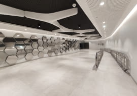 Podziemne przejście łączące stację metra Rondo Daszyńskiego z kompleksem The Warsaw HUB