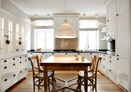 Kuchnia stanowi serce tego wnętrza.