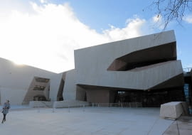 30.11.2015 Torun . Budynek . Zwiedzanie przez mieszkancow Torunia Centrum Kulturalno - Kongresowego " Jordanki " . Fot. Wojciech Kardas / Agencja Gazeta DLOTO strony lokalne GW - Toruń SLOWA KLUCZOWE: Centrum Kulturalno - Kongresowe jordanki sala koncertowa ZDJĘCIE DO WKŁADKI: DLOTO strony lokalne GW - Toruń