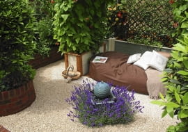 Miękka poducha, plusk wody, zapach lawendy... Aż chce się tu przysiąść choćby na chwilę.