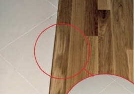 Odbarwiony fragment parkietu