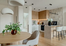 Przestrzeń w dialogu z otoczeniem – apartament nad Jeziorem Zegrzyńskim