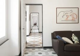 mieszkanie w amfiladzie, mieszkanie ze starą posadzką, płytki w mieszkaniu, mieszkanie ze starymi płytkami