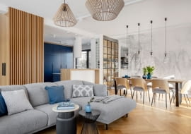 Dom typu stodoła z drewnem w roli głównej