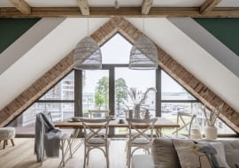 Nad brzegiem jeziora - mazurski klimat w nowoczesnym apartamencie