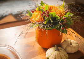 Eksperci od kwiatów pokazują, jak wykonać trwały wazon z dyni (4 proste kroki)