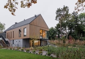 „Odwrócony” dom z widokiem na jezioro